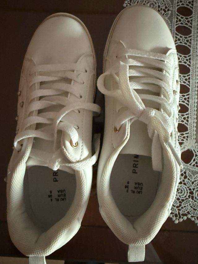 Zapatillas blancas y doradas talla 36 a estrenar