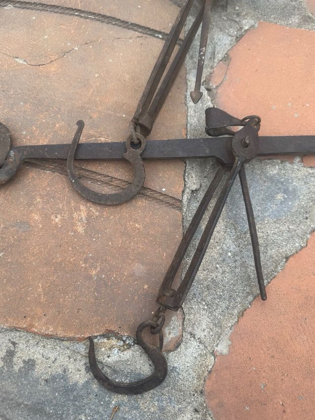 Balanza antigua de hierro forjado