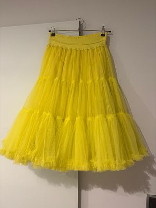 Falda de tul amarilla de la tienda Koker