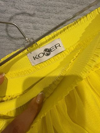 Falda de tul amarilla de la tienda Koker