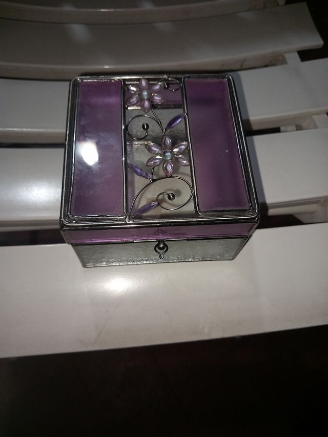 Portagioie in cristallo viola e metallo