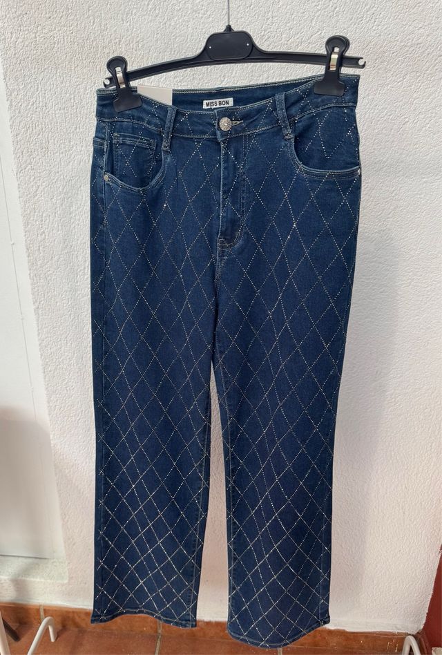 Pantalones vaqueros con brillos dorados