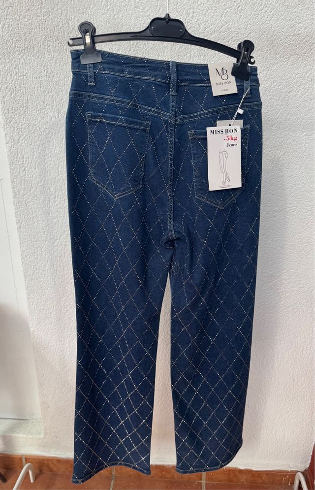 Pantalones vaqueros con brillos dorados