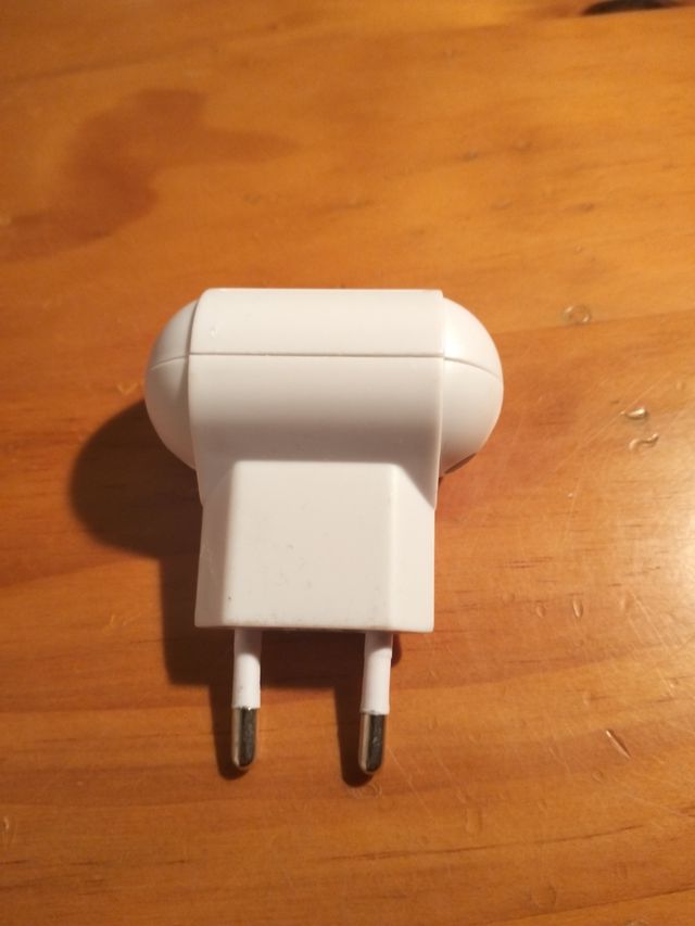 Enchufe para mosquito blanco