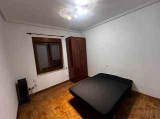 HABITACIÓN DISPONIBLE EN OVIEDO – ZONA VALLOBÍN 