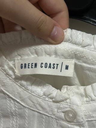 Camisa blanca abotonada