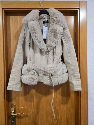 Abrigo beige con pelo sintético talla Xl