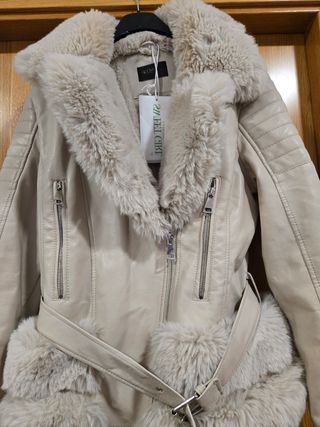 Abrigo beige con pelo sintético talla Xl