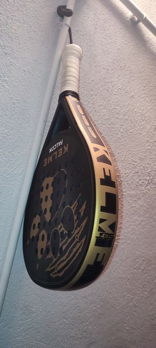 Raqueta Padel Kelme Falcon Negra y Dorada