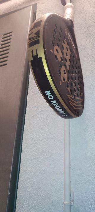 Raqueta Padel Kelme Falcon Negra y Dorada