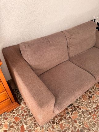 Sofá 2 plazas marrón tela (precio negociable)