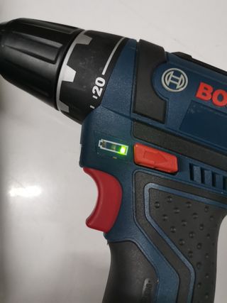 Taladro Bosch 12V con cargador y batería