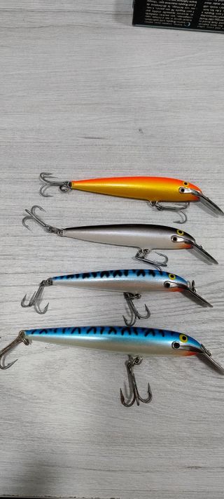 4 señuelos de pesca Rapala Magnum