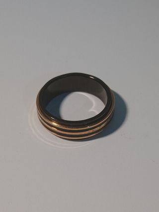 Anillo Negro y Dorado Talla 19