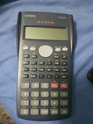 Calculadora Científica Casio fx-82MS