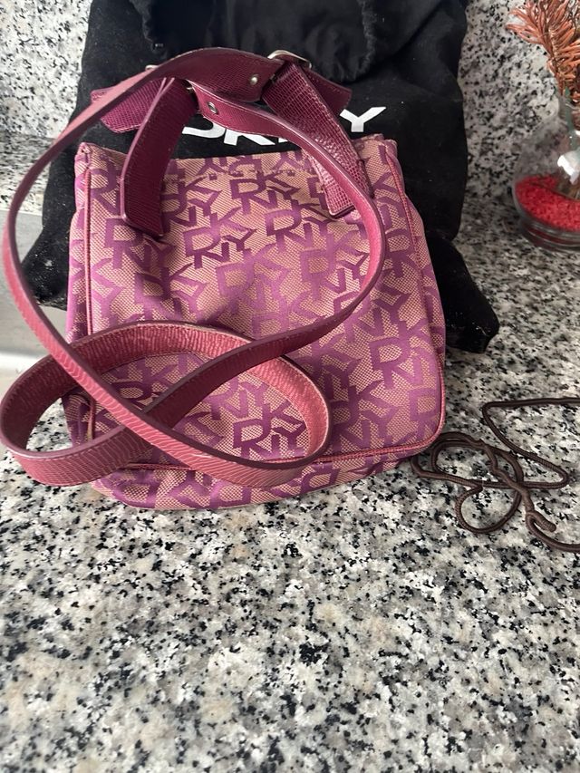 Bolso DKNY Morado y Beige