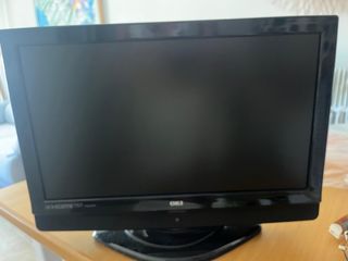 TV OKI pequeña negra