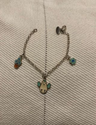 Pulsera de niña plateada con charms de la petra