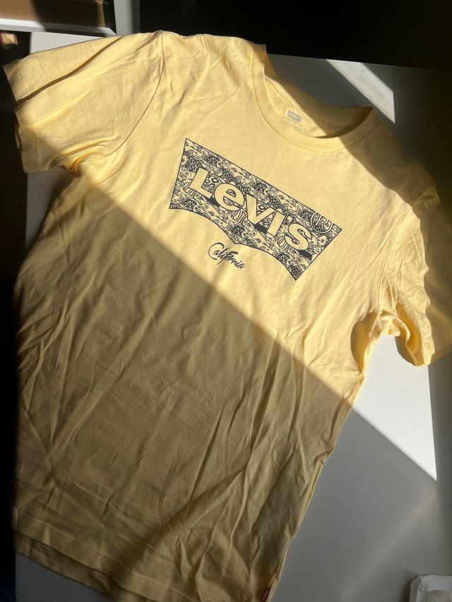 T-shirt Levi's gialla con stampa