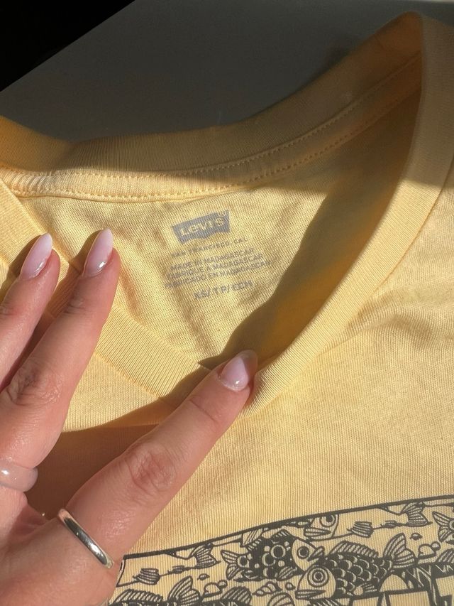 T-shirt Levi's gialla con stampa