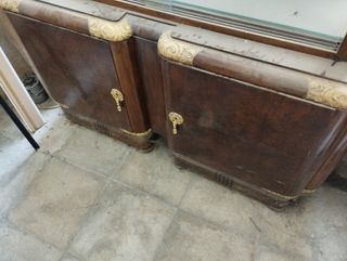 Vitrina clásica detalles dorados 