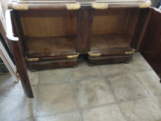 Vitrina clásica detalles dorados 