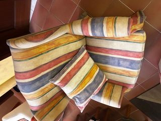 Sillón cómodo con reposapiés