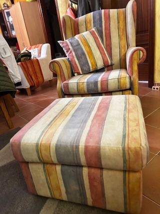 Sillón cómodo con reposapiés
