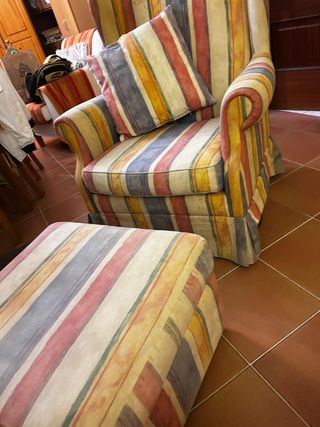 Sillón cómodo con reposapiés
