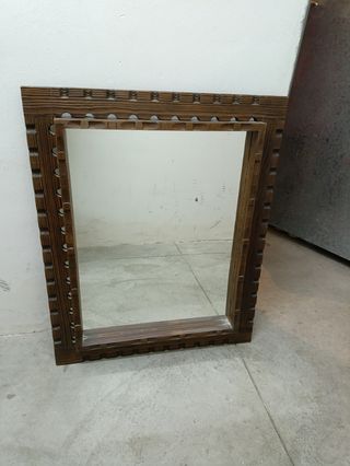 Recibidor de madera con espejo