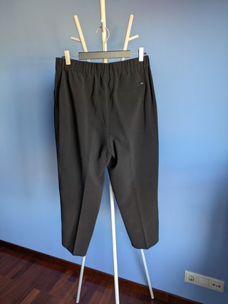 Pantalón negro fluido T. Hilfiger T. 36