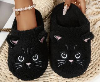 Zapatillas de casa negras con cara de gato