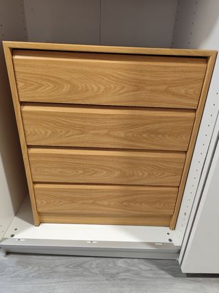 Cajonera de madera.