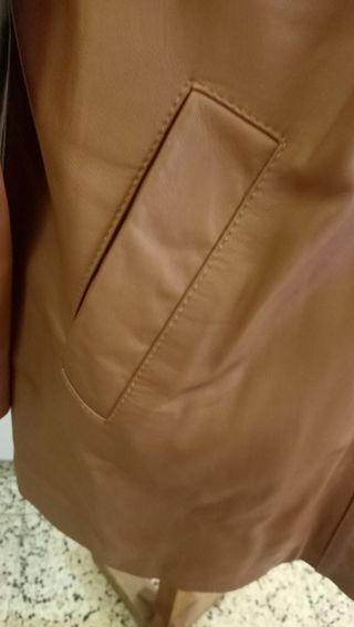 Abrigo de cuero marrón
