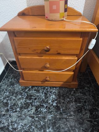 Cama más colchón, mesita y armario