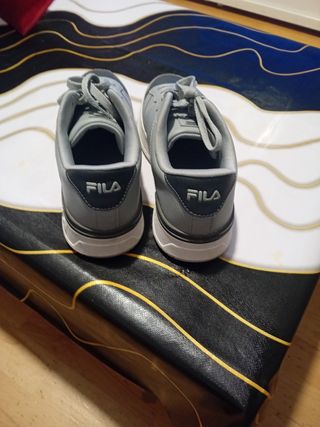 Zapatillas Fila Mujer Gris y Blanco
