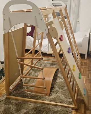 Parque infantil Pikler con columpio. De 1 a 8 años