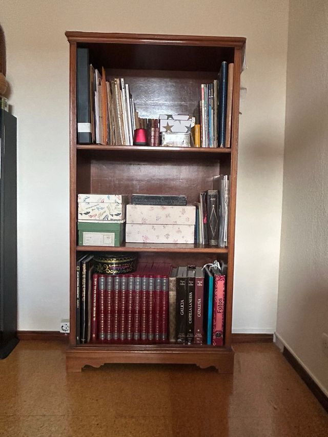 Estantería de caoba antigua