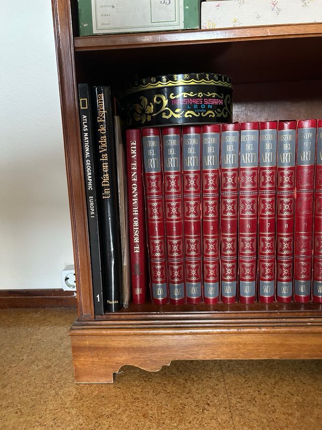 Estantería de caoba antigua