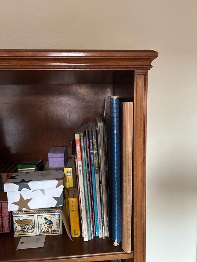 Estantería de caoba antigua