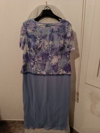 Traje de falda azul y morado