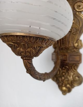 Antiguo aplique de pared de un brazo