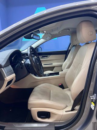 Jaguar XF 20d