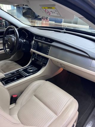 Jaguar XF 20d