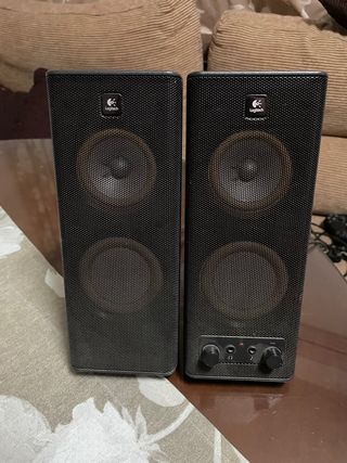 Altavoces Logitech para PC Negros