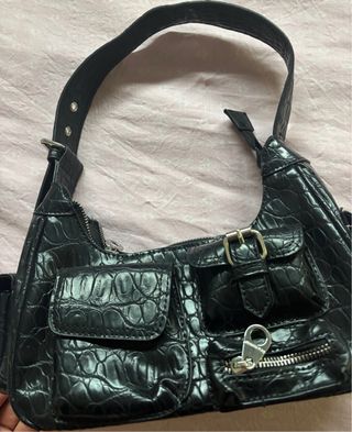 Bolso negro efecto piel cocodrilo