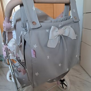 Carrito gemelar gris y rosa para muñecos.