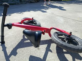 Bici sin pedales Kiddimoto roja