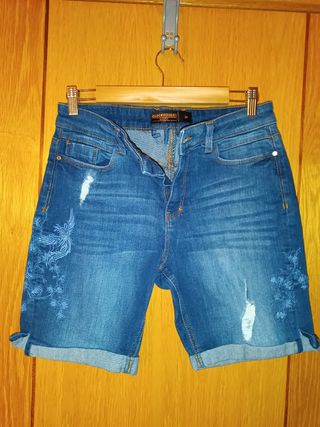 Vaqueros cortos Clockhouse bordados Talla M
