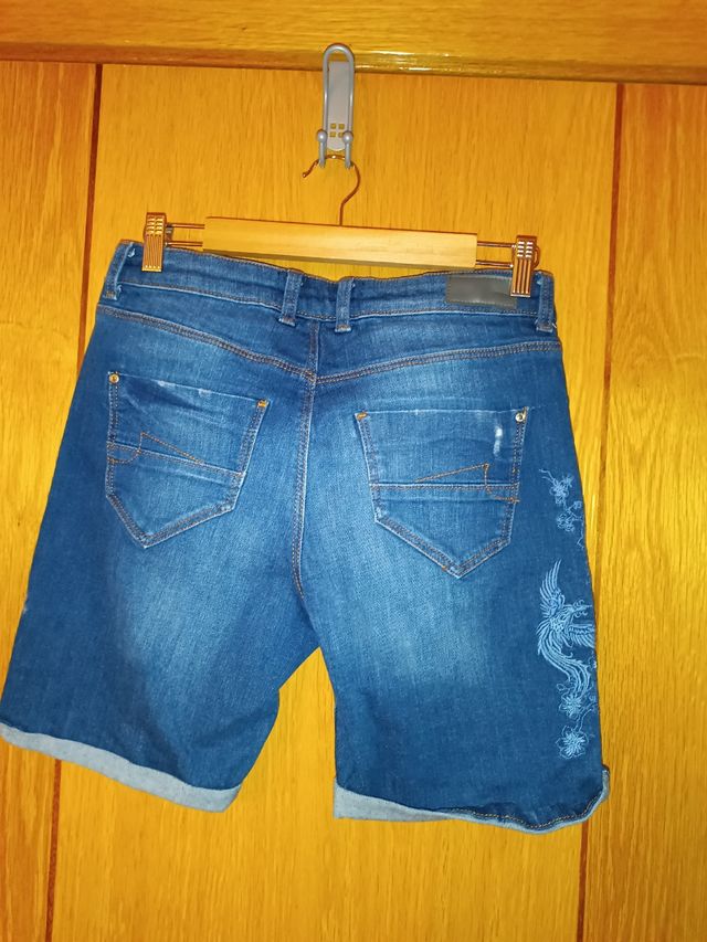 Vaqueros cortos Clockhouse bordados Talla M